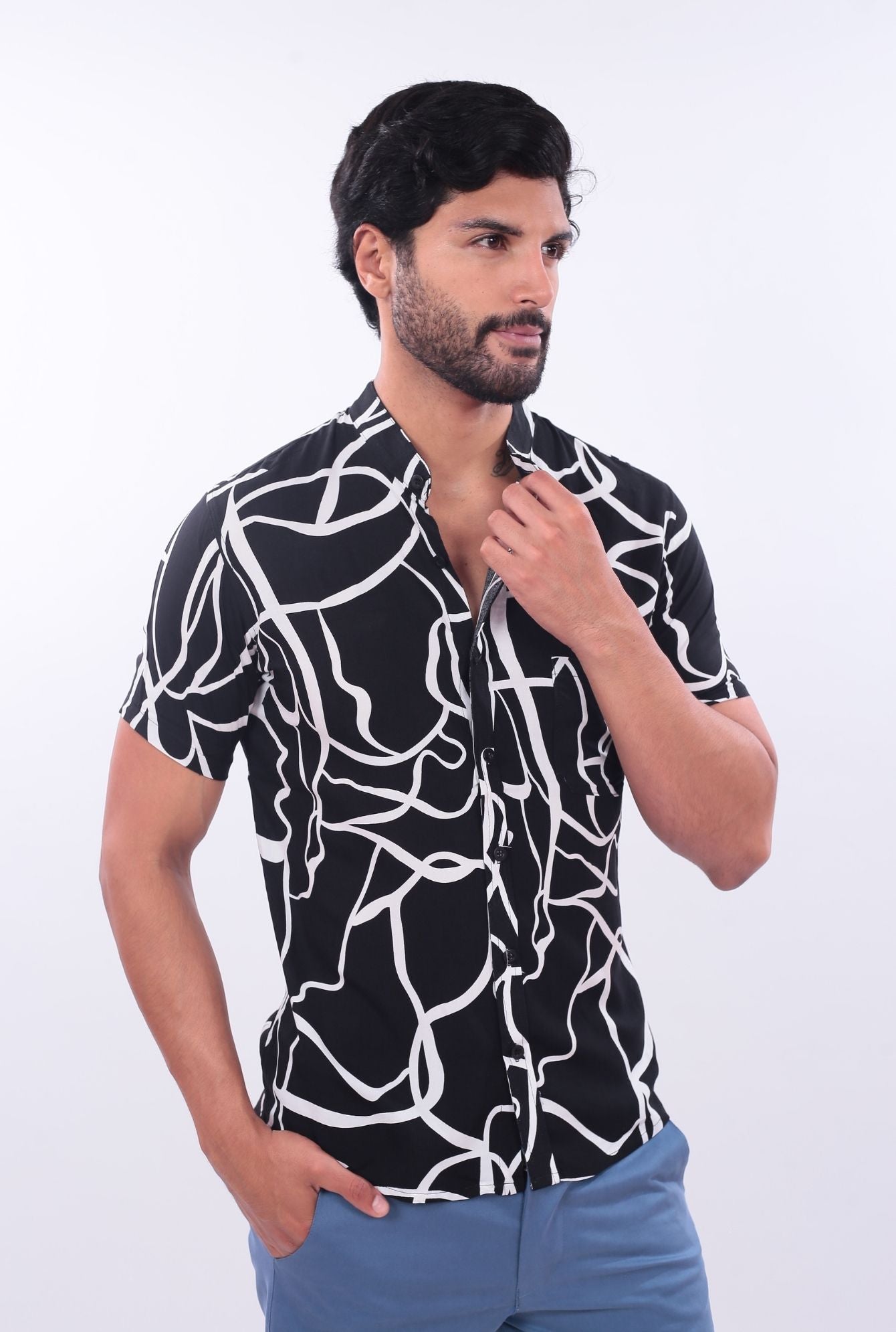 CAMISA SLIM DESING JERAOUS MANGA CORTA Negro